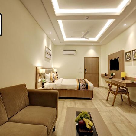 Airport Hotel Claytone Nuova Delhi Esterno foto