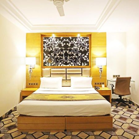 Airport Hotel Claytone Nuova Delhi Esterno foto