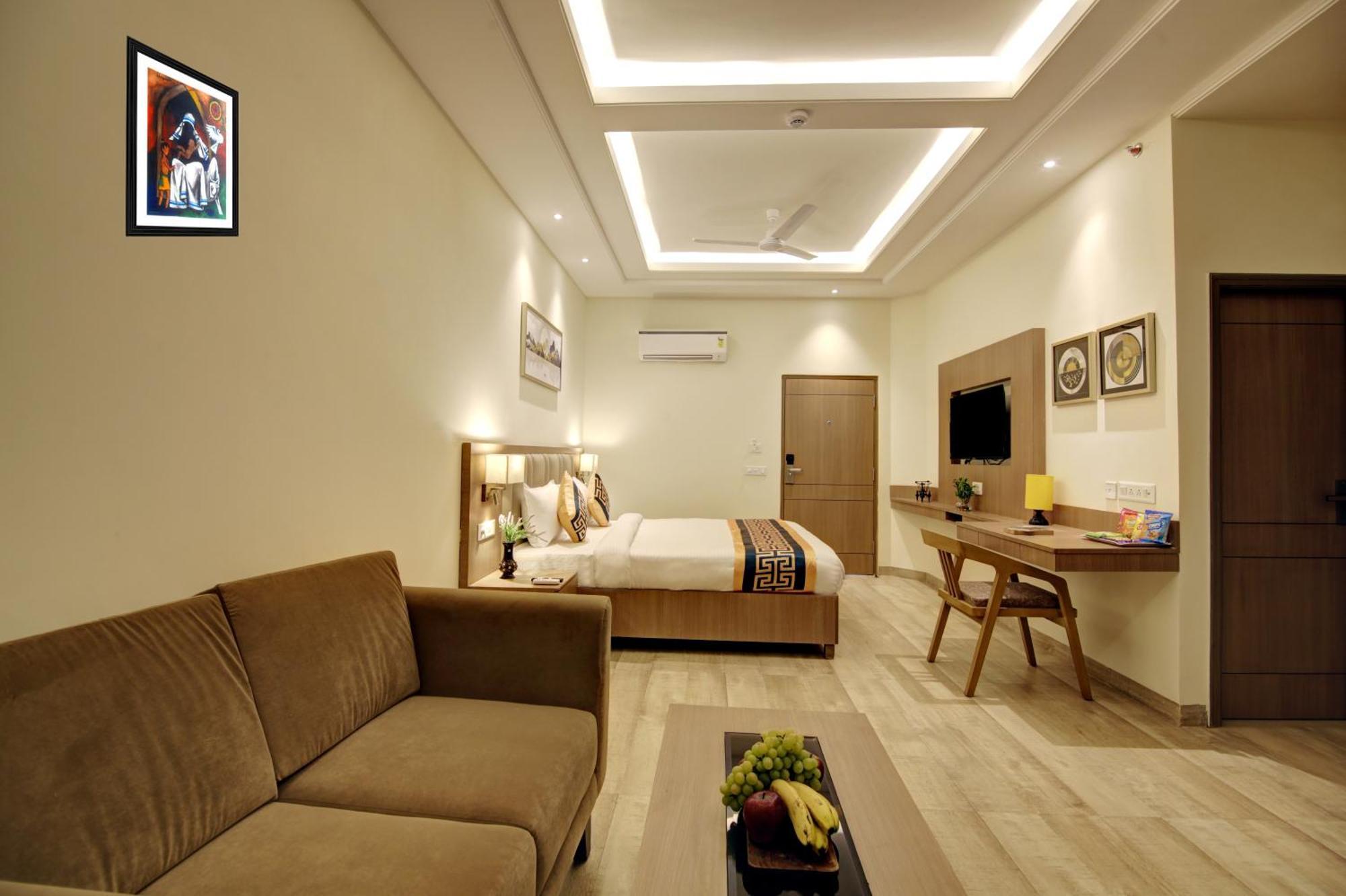 Airport Hotel Claytone Nuova Delhi Esterno foto
