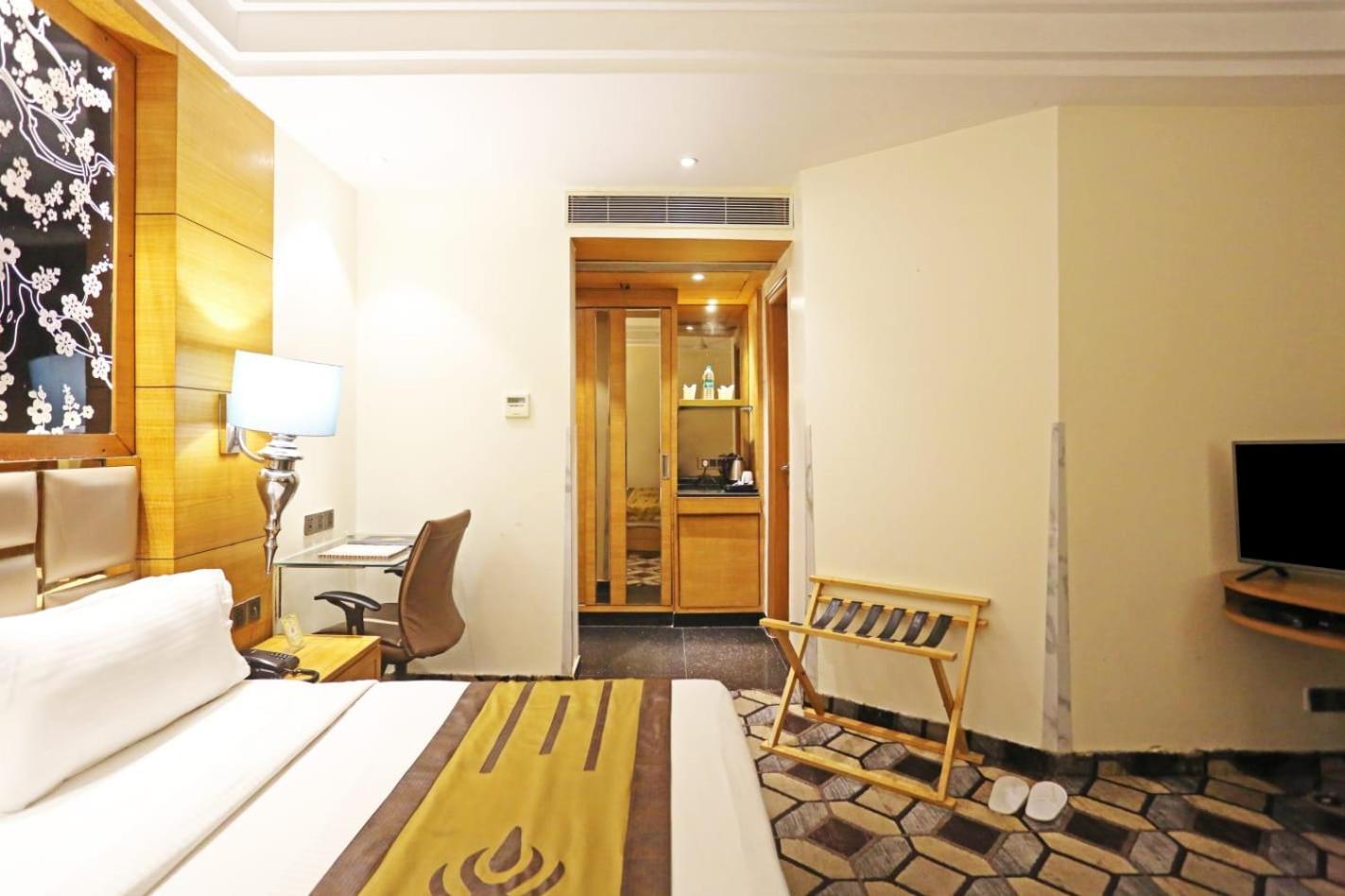 Airport Hotel Claytone Nuova Delhi Esterno foto