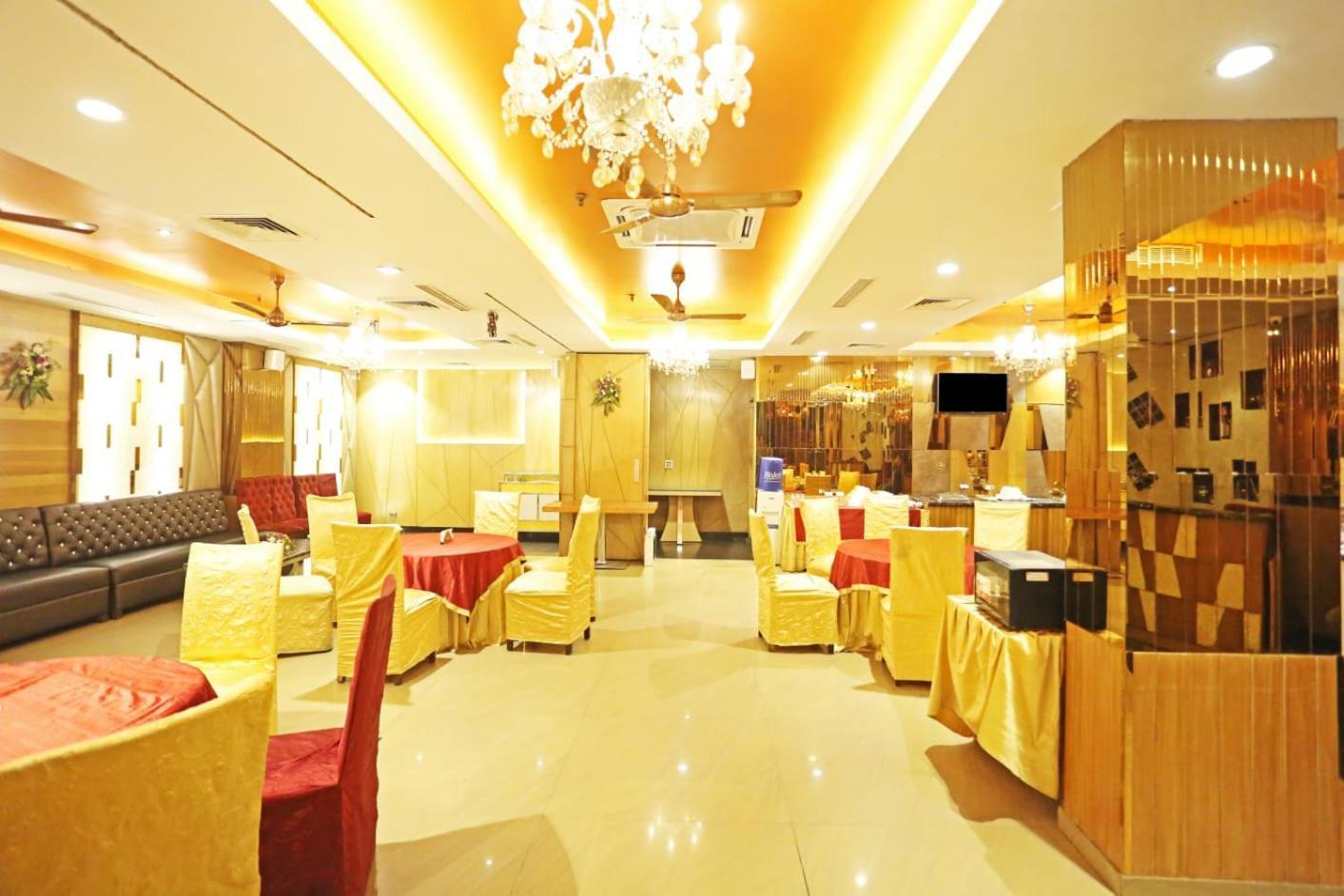 Airport Hotel Claytone Nuova Delhi Esterno foto
