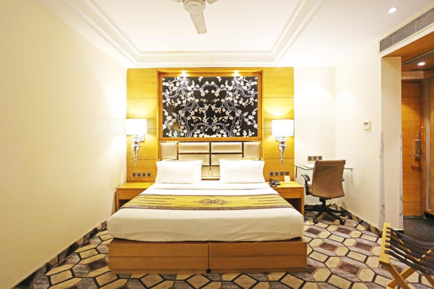 Airport Hotel Claytone Nuova Delhi Esterno foto