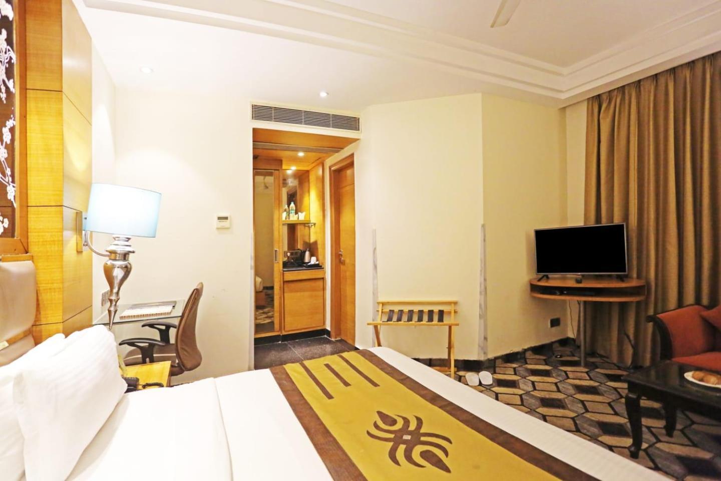 Airport Hotel Claytone Nuova Delhi Esterno foto