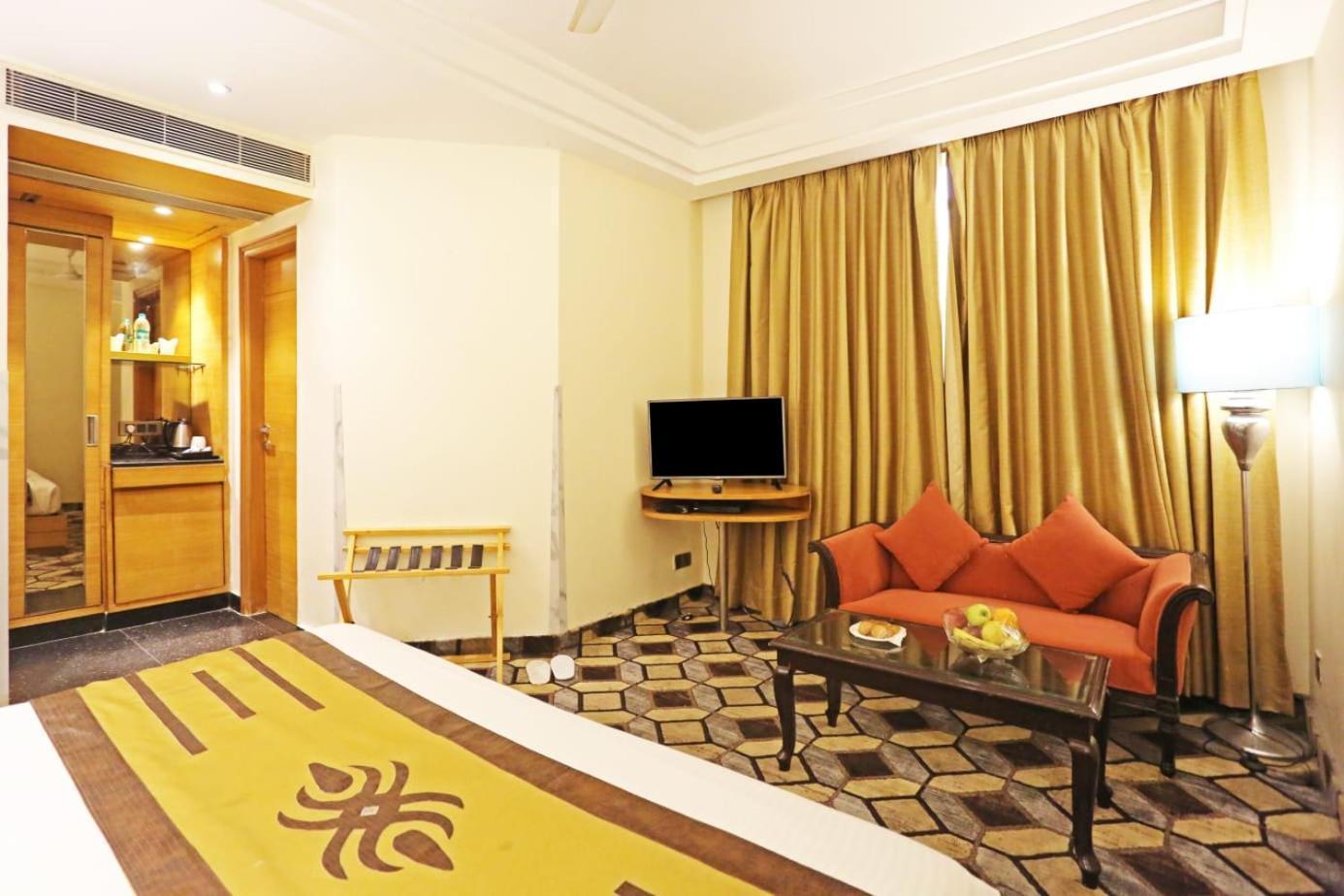 Airport Hotel Claytone Nuova Delhi Esterno foto
