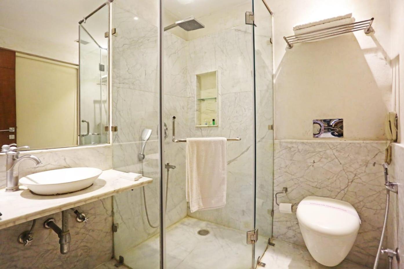 Airport Hotel Claytone Nuova Delhi Esterno foto
